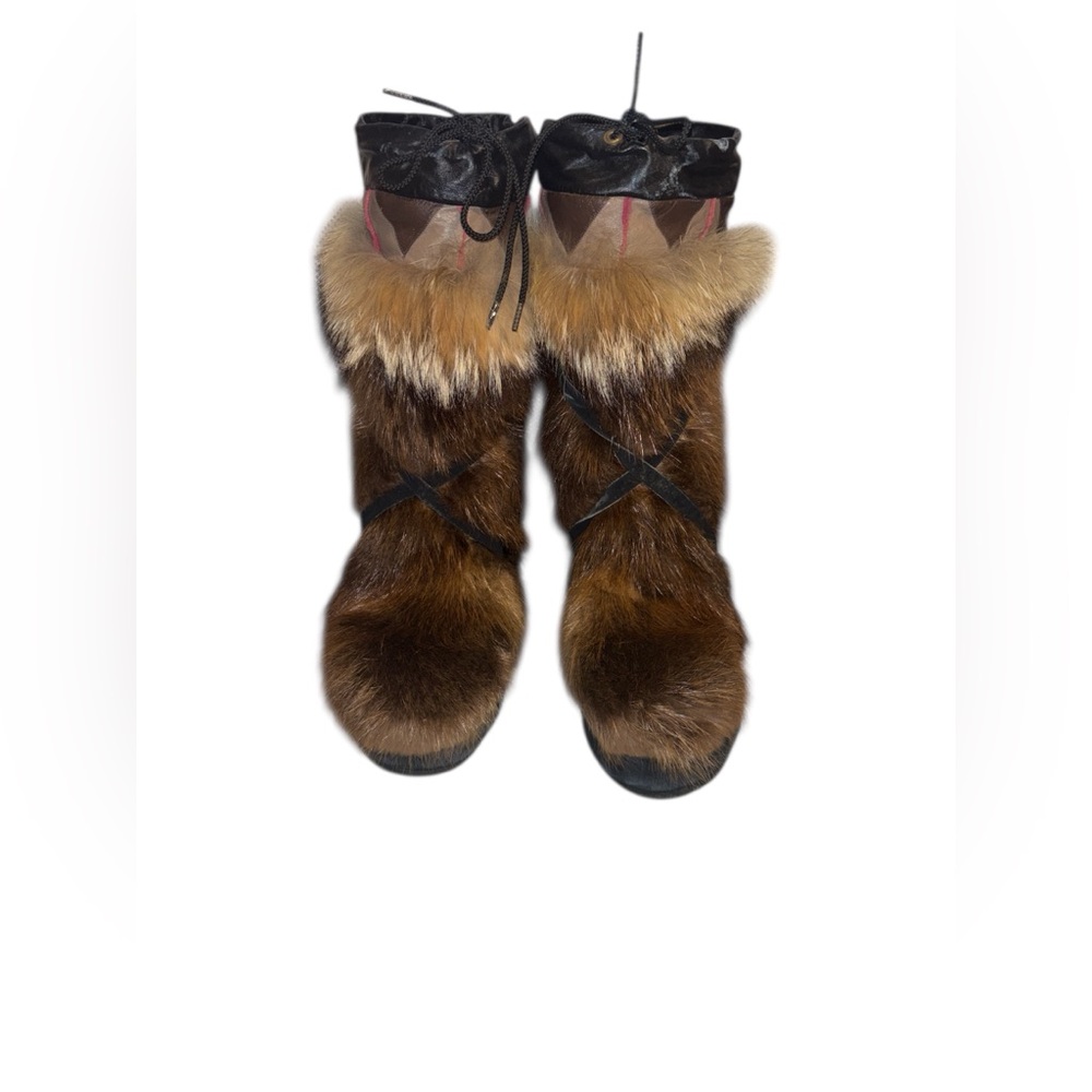 Coyote and beaver fur mukluks Winter Boots with Black Accents 7 unbranded